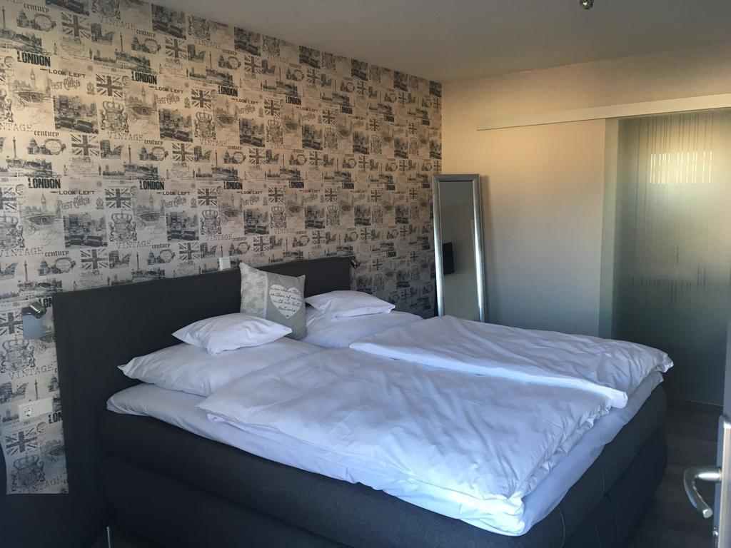 Boardinghouse Alte Bank Hotel Wollstein Ngoại thất bức ảnh