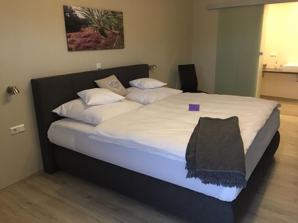 Boardinghouse Alte Bank Hotel Wollstein Ngoại thất bức ảnh