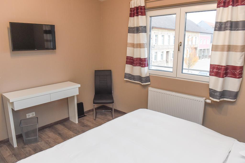 Boardinghouse Alte Bank Hotel Wollstein Ngoại thất bức ảnh